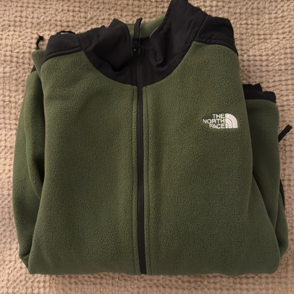 Like New Green & Black North Face Sweatshirt